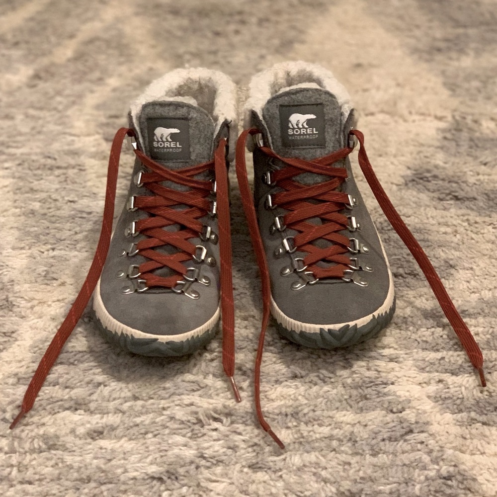 Sorel Women’s Out n’ About Conquest Boots, Sz 6.5